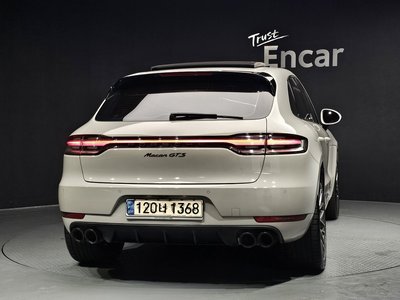 PORSCHE MACAN - 3