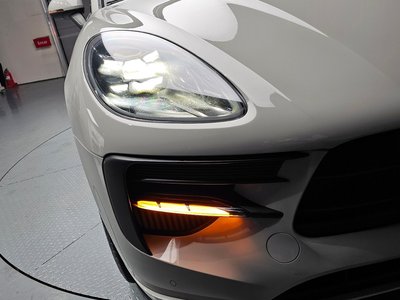 PORSCHE MACAN - 9