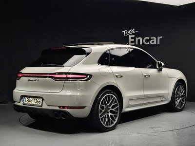 PORSCHE MACAN - 4
