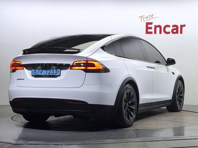 TESLA MODEL X - 4