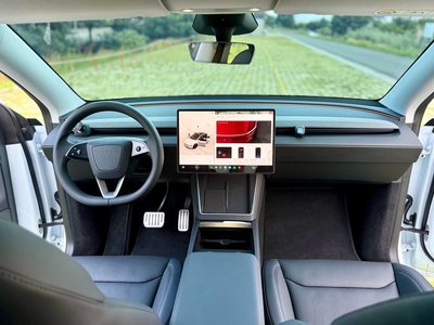 2025 Tesla MODEL Y thumbnail 13