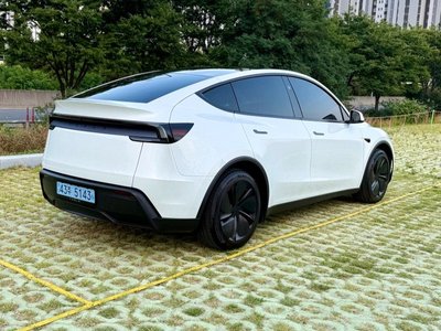 2025 Tesla MODEL Y — фото 7