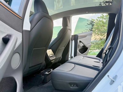 2025 Tesla MODEL Y thumbnail 12