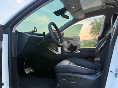 2025 Tesla MODEL Y — фото 10