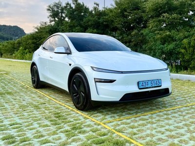 2025 Tesla MODEL Y — фото 2