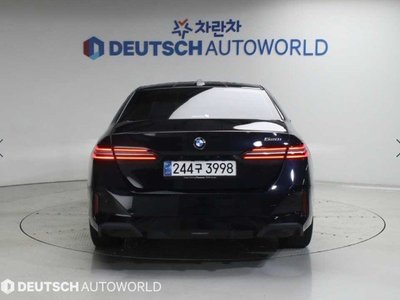 2025 BMW 5 SERIES photo 3