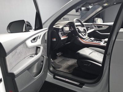 صورة 10 لـ 2025 AUDI Q7