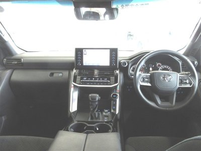 2023 Toyota LAND CRUISER 300 — фото 10