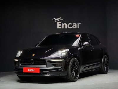 PORSCHE MACAN - 1