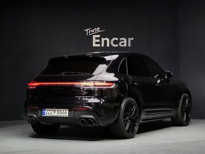 PORSCHE MACAN - 3