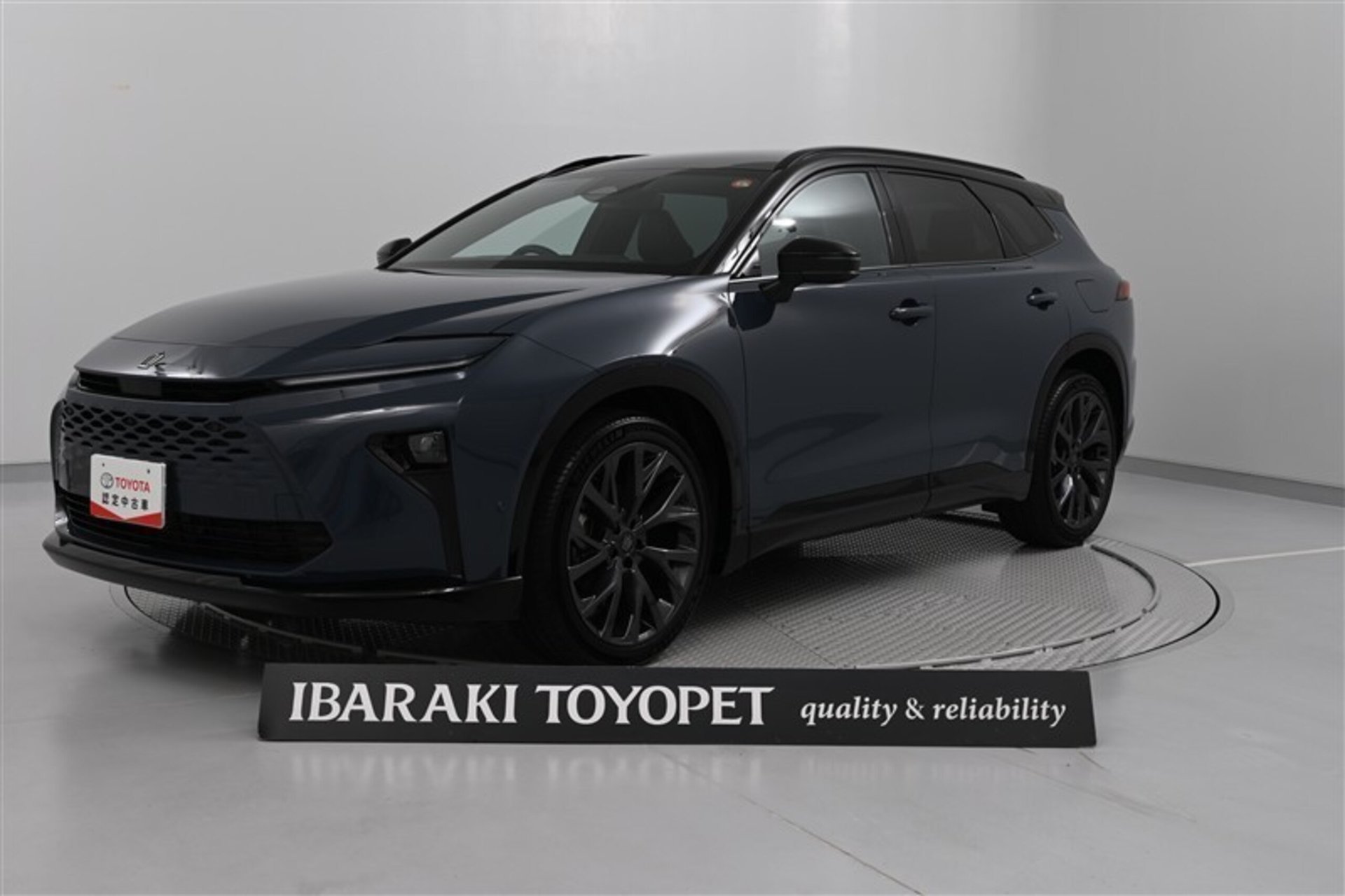 TOYOTA CROWN ESTATE - View 1