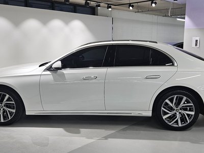 MERCEDES-BENZ E-CLASS - 8