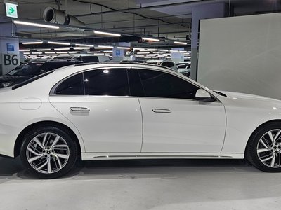 MERCEDES-BENZ E-CLASS - 9