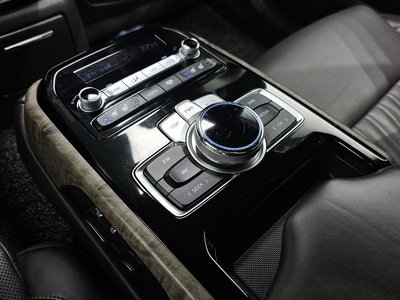 2020 Genesis G90 — миниатюра 18