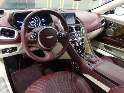 ASTON MARTIN DB11 - 5