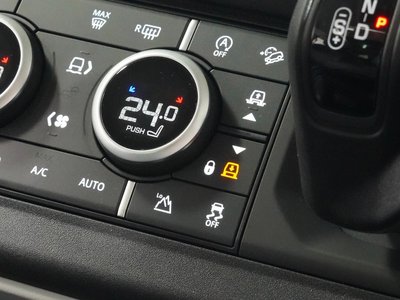 LAND ROVER DEFENDER - 4