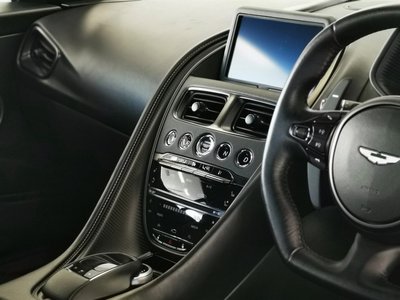 ASTON MARTIN DB11 - 10