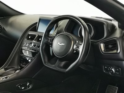 ASTON MARTIN DB11 - 9