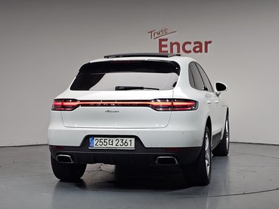 PORSCHE MACAN - 4