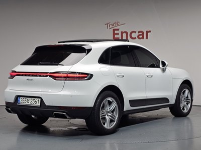 PORSCHE MACAN - 3