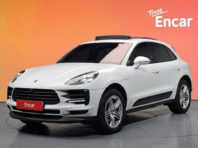 PORSCHE MACAN - 1