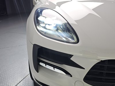 PORSCHE MACAN - 9