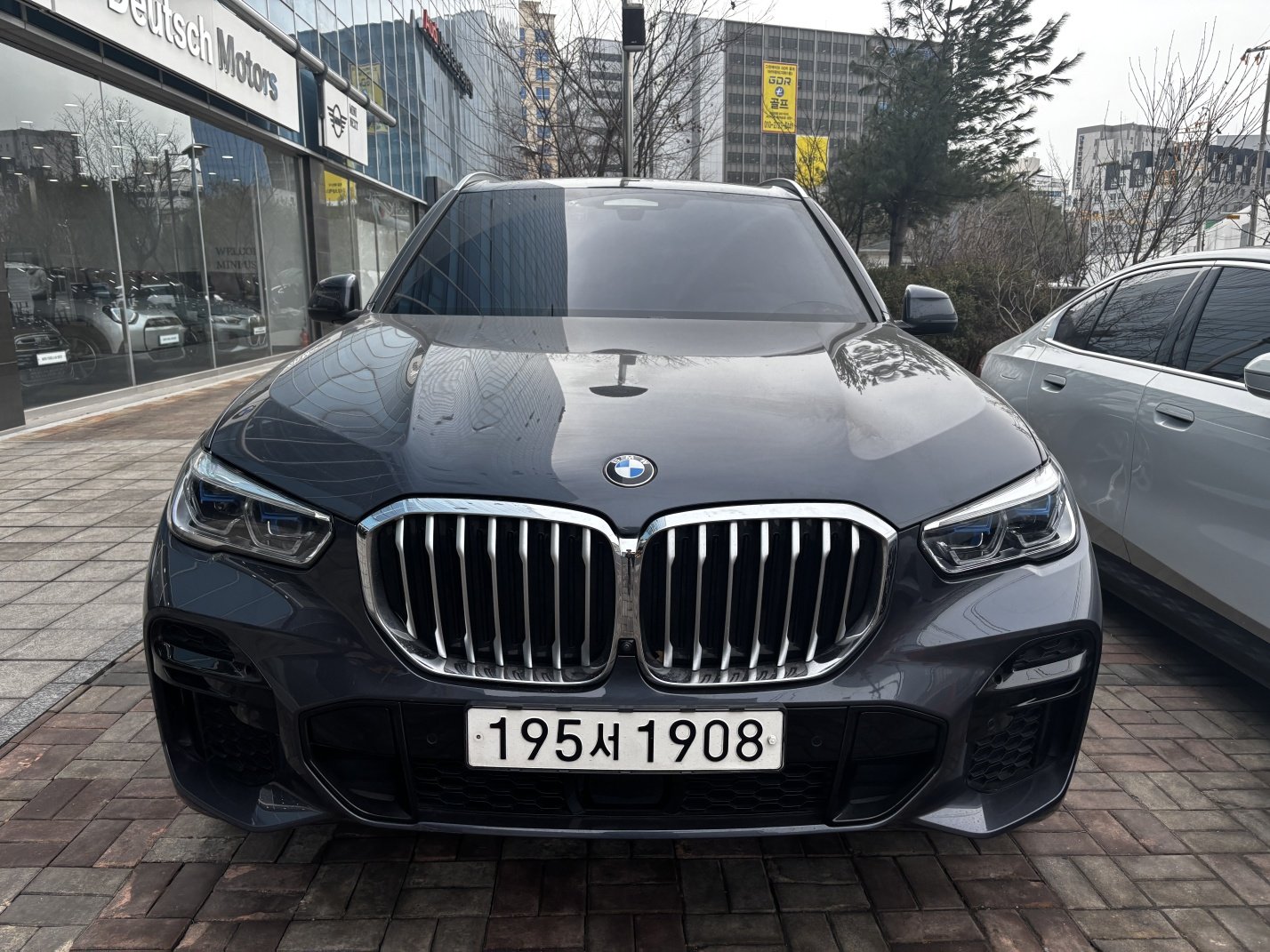 BMW X5 - View 1