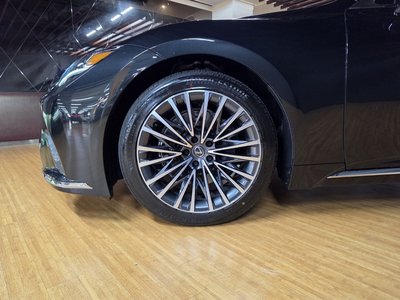 صورة 6 لـ 2025 Lexus LS