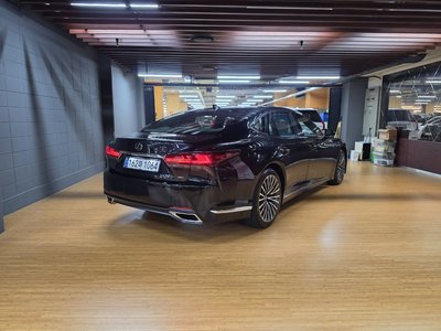صورة 5 لـ 2025 Lexus LS