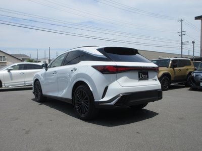 صورة 10 لـ 2025 Lexus RX