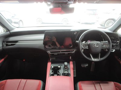 صورة 6 لـ 2025 Lexus RX