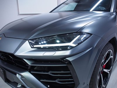 LAMBORGHINI URUS - 10