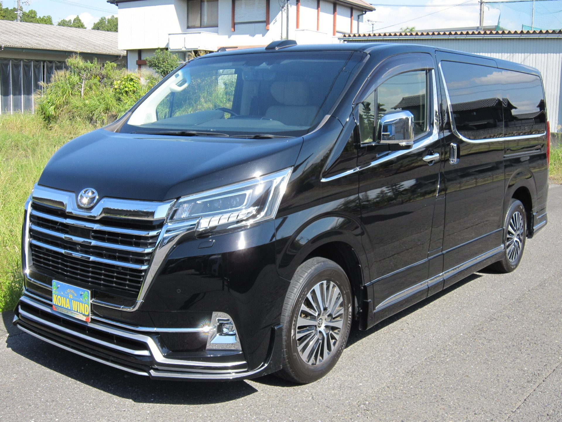 TOYOTA GRAND ACE - View 1