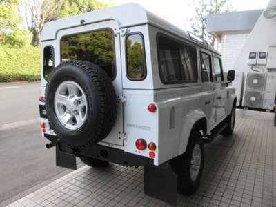LAND ROVER DEFENDER - 8