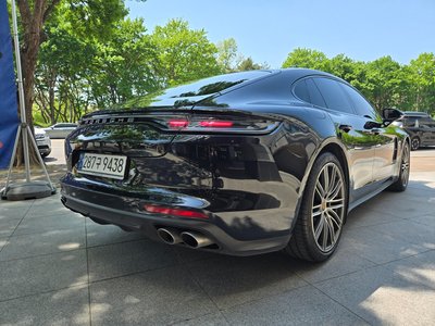 PORSCHE PANAMERA - 4