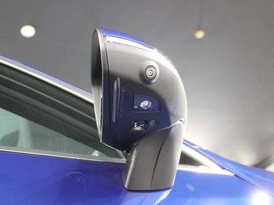 2025 Mercedes-BENZ GLC — миниатюра 17