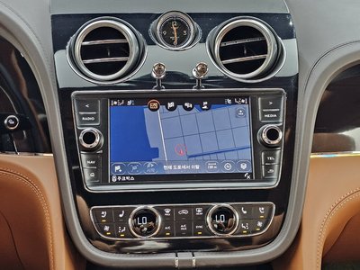 2018 Bentley BENTAYGA thumbnail 14