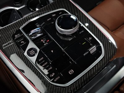 2025 BMW X7 thumbnail 12
