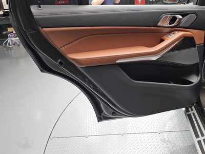 2025 BMW X7 thumbnail 15