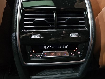 2025 BMW X7 thumbnail 25
