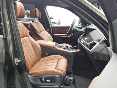 2025 BMW X7 thumbnail 18