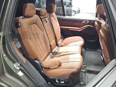 2025 BMW X7 thumbnail 17