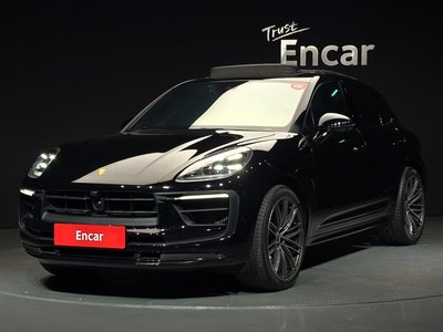 PORSCHE MACAN - 1