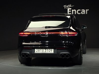 PORSCHE MACAN - 4