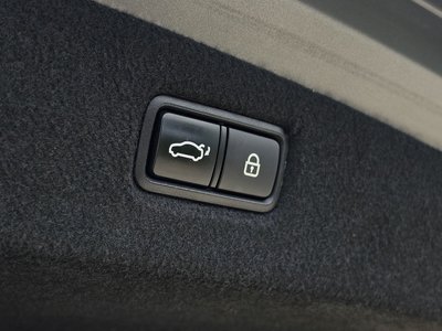 2020 Genesis G90 thumbnail 17