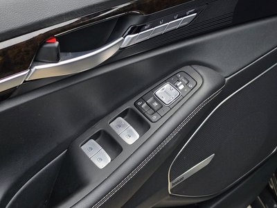 2020 Genesis G90 thumbnail 19
