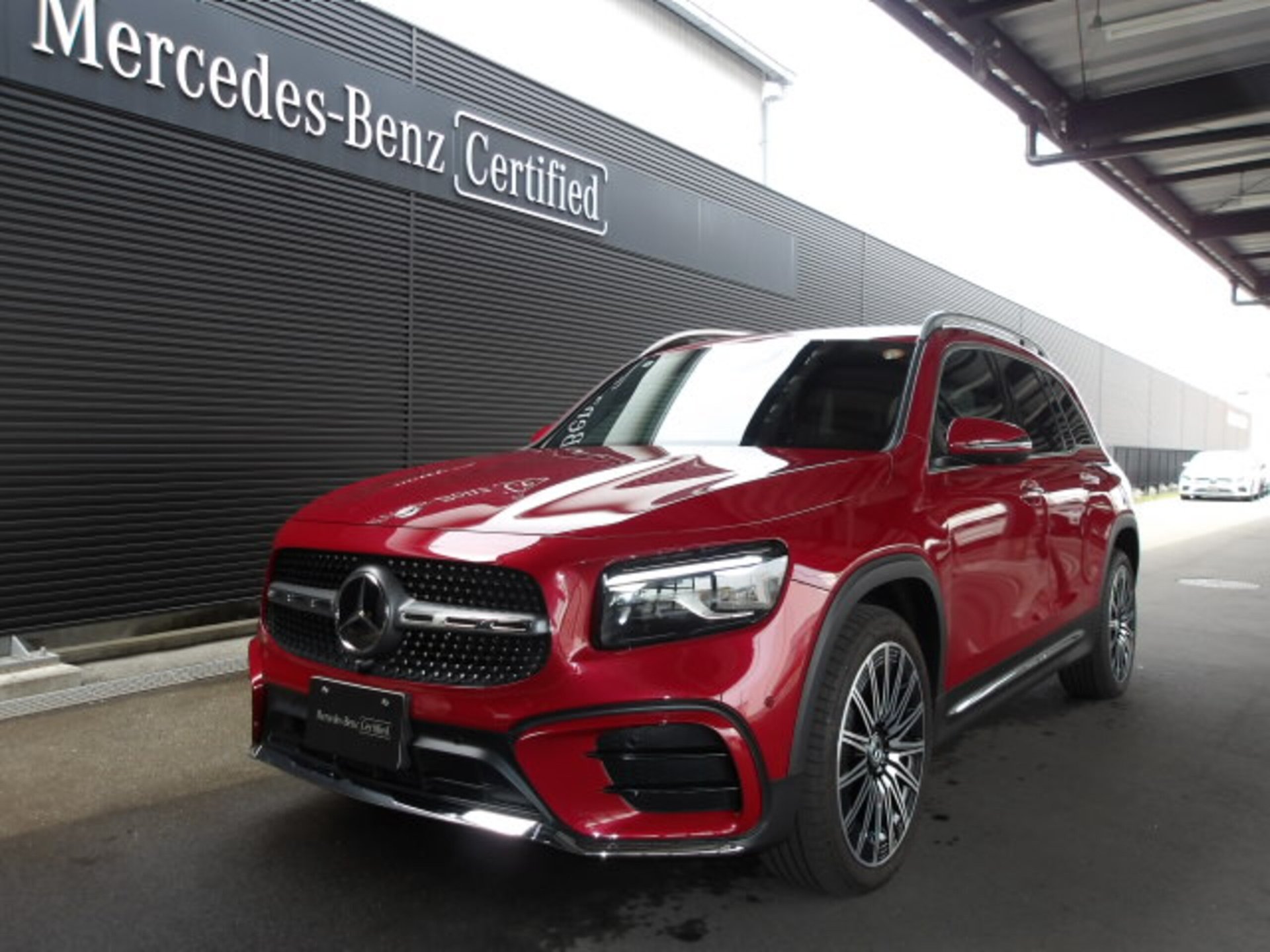 MERCEDES-BENZ GLB - View 1