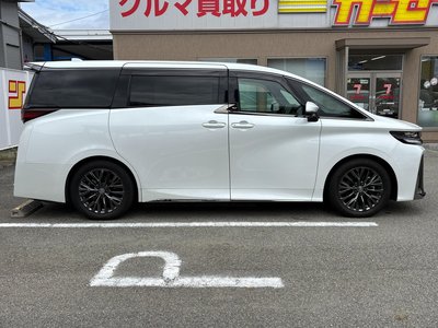 صورة 8 لـ 2023 Toyota VELLFIRE
