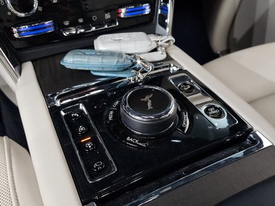 2020 ROLLS-ROYCE CULLINAN — миниатюра 12