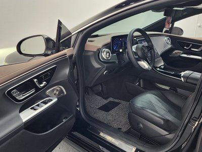 MERCEDES-BENZ EQE - 10